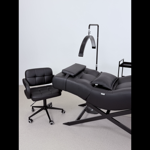Lash Style treatment couch Winnie all black